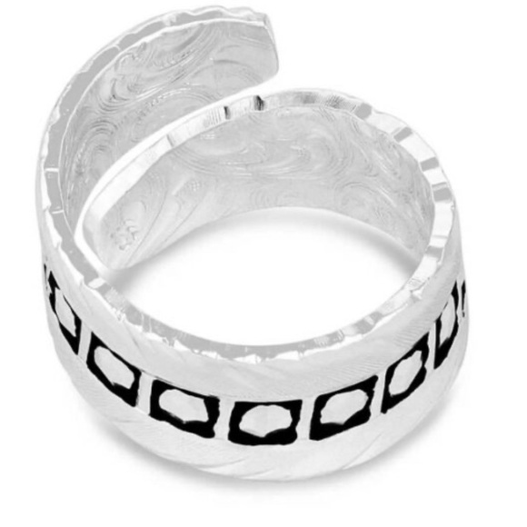 Montana Silversmiths, Ladies American Made Spirit Wrap Ring - Picture 3 of 9